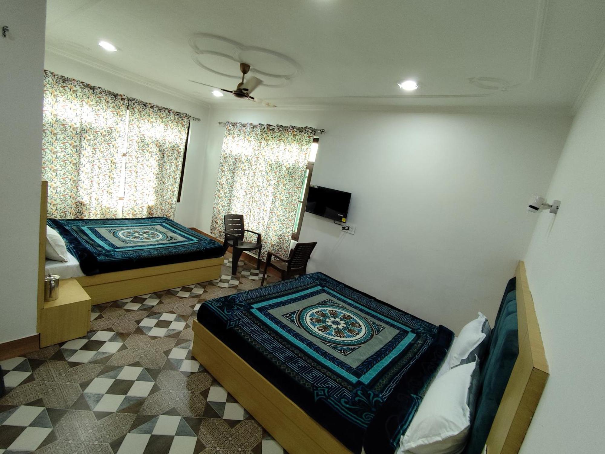 The Heaven Tree Hotel Srīnagar Buitenkant foto