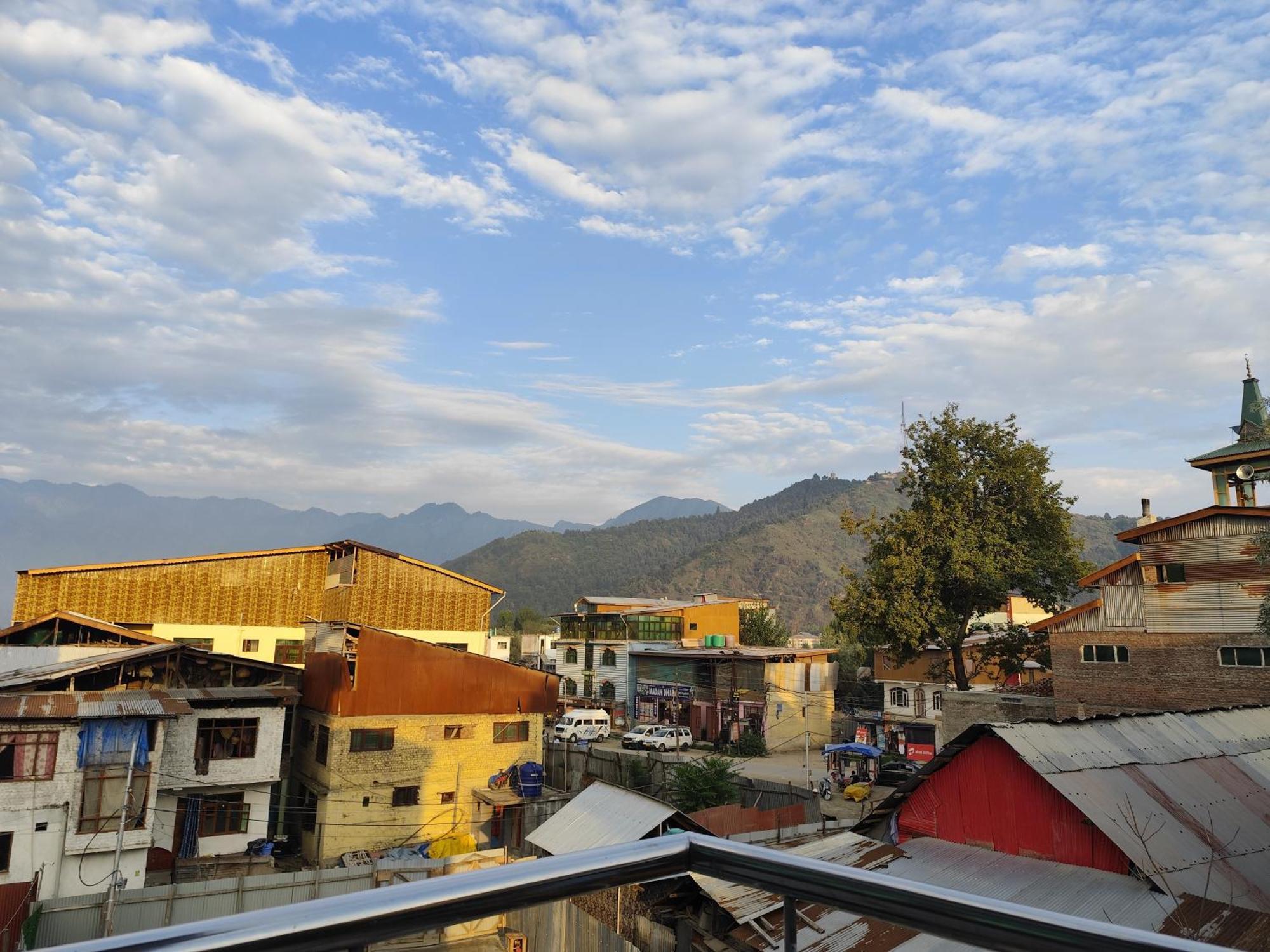 The Heaven Tree Hotel Srīnagar Buitenkant foto
