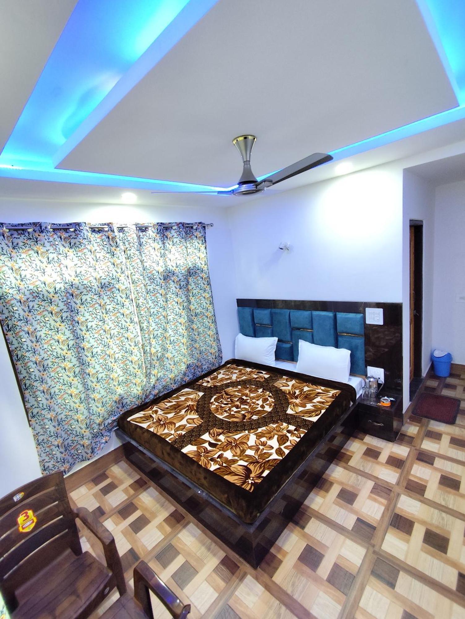 The Heaven Tree Hotel Srīnagar Buitenkant foto