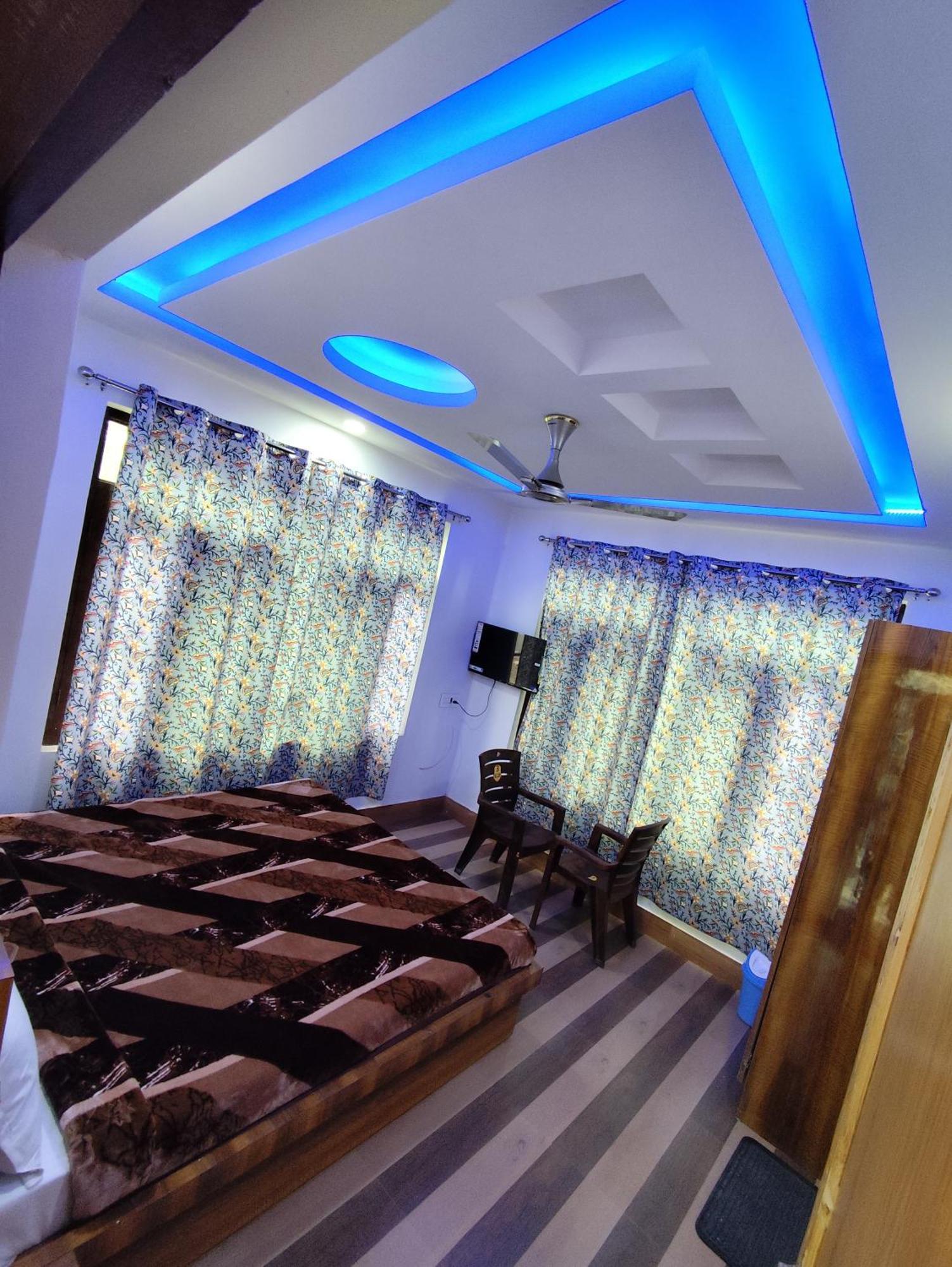 The Heaven Tree Hotel Srīnagar Buitenkant foto