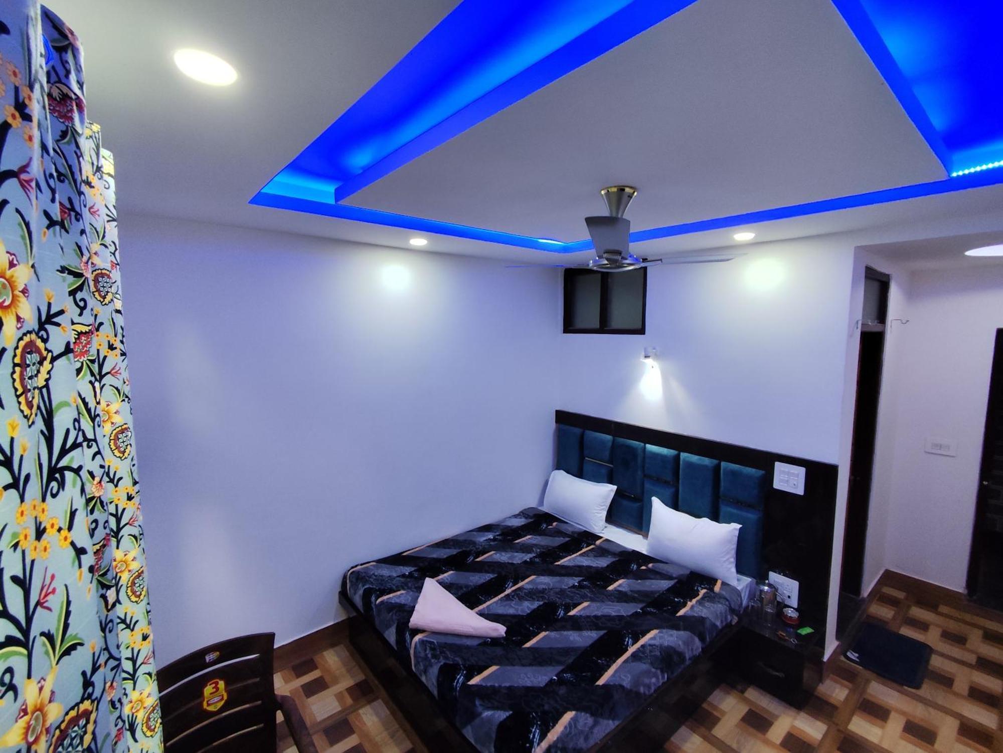 The Heaven Tree Hotel Srīnagar Buitenkant foto